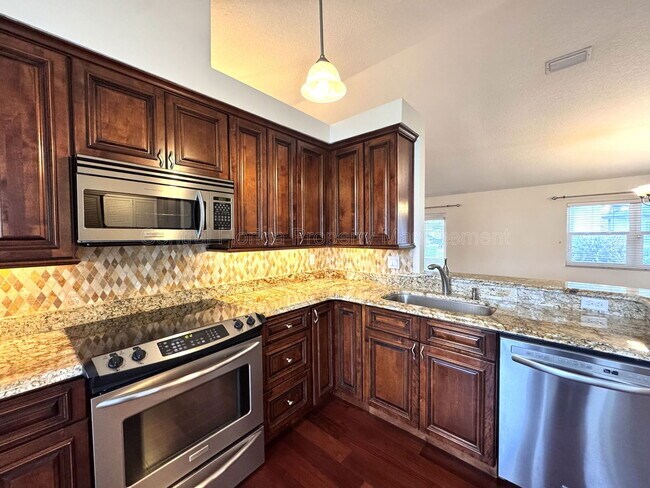 Building Photo - 4818 Breezy Palms Ct