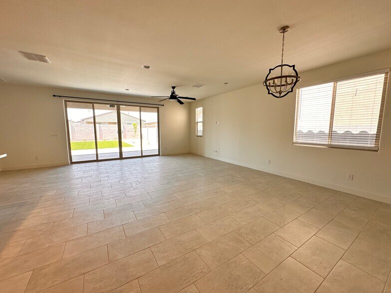 Building Photo - 17282 W Larkspur Dr