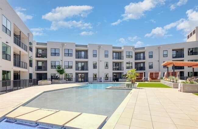 Building Photo - 1701 Simond Ave