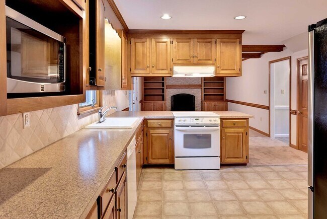 Building Photo - Beautiful Home on Quiet Cul-de-sac
