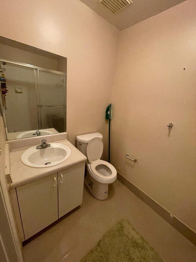 Building Photo - 6976 SW 39th St