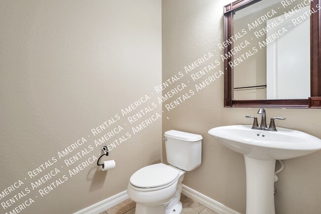 Building Photo - GORGEOUS 4/2.5 + DEN with Spa in Chandler!