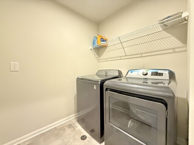 Building Photo - 2809 Willow Ct