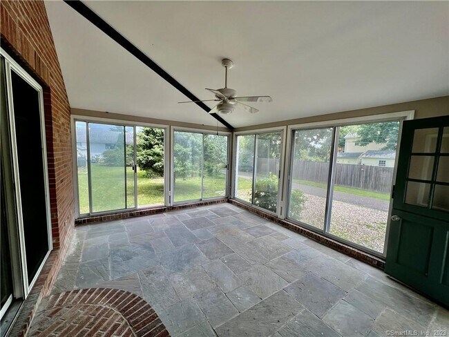 Building Photo - 826 Oldfield Road