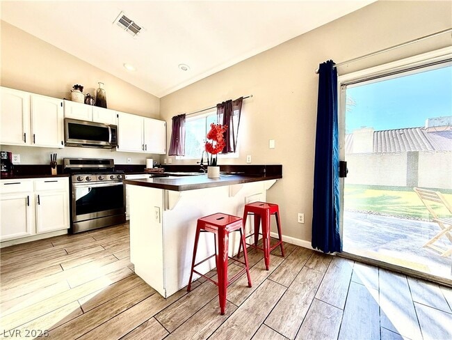 Building Photo - 2033 Riderwood Ave