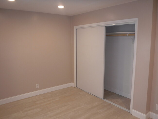 Building Photo - Single Story 3 Bedroom 2.5 Bath Home,