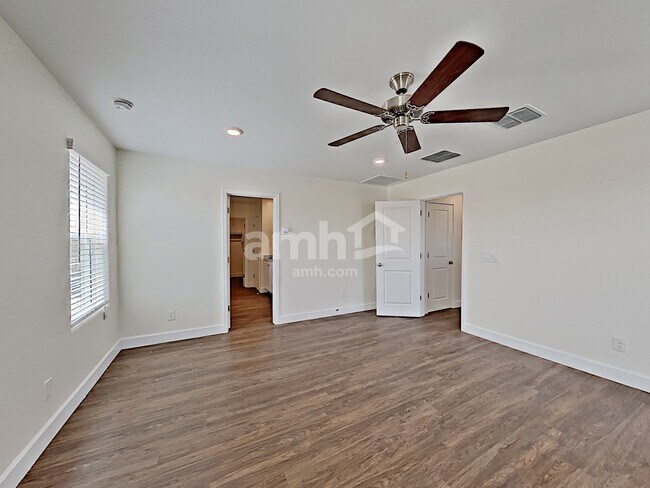 Building Photo - 5949 W Columbine Dr