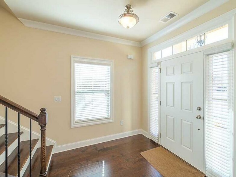 Building Photo - 7735 Pierpoint Ln