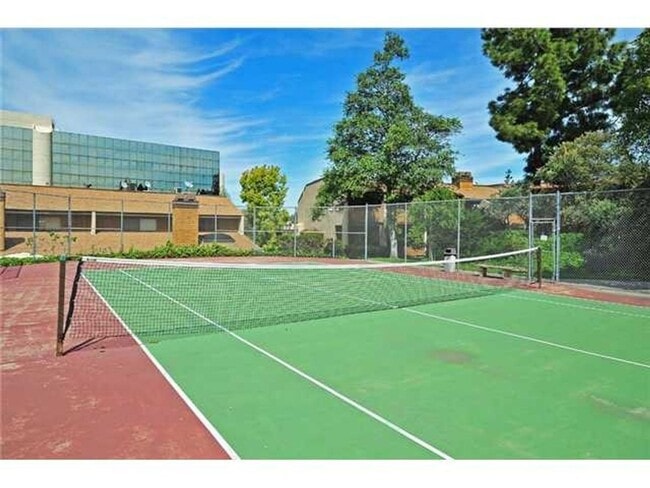 Building Photo - 2 Bedroom-2 Bathroom Single Story Condo; 2...