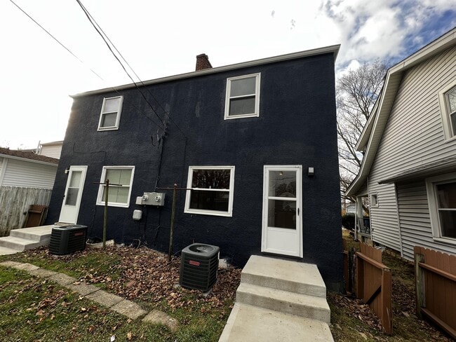 Building Photo - 104 N Brinker Ave