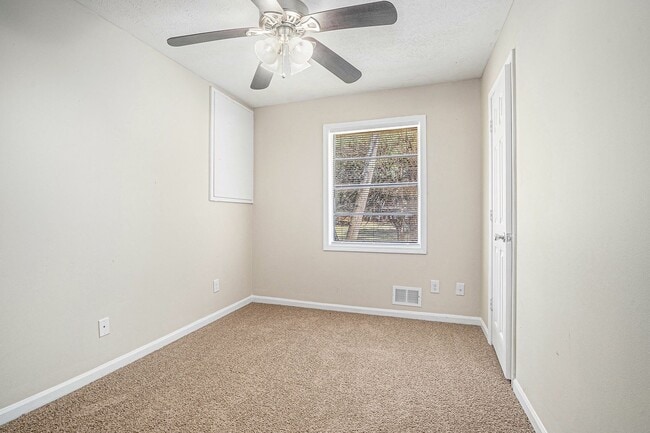 Building Photo - 529 Martindale Ct