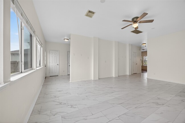 Building Photo - 20747 Settlers Lake Cir N