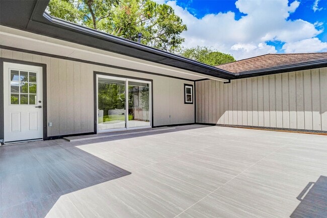 Building Photo - 9923 Emnora Ln