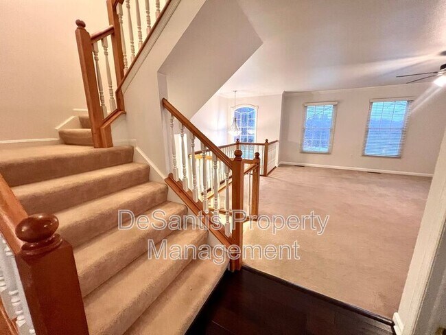 Building Photo - 945 Montclair Dr