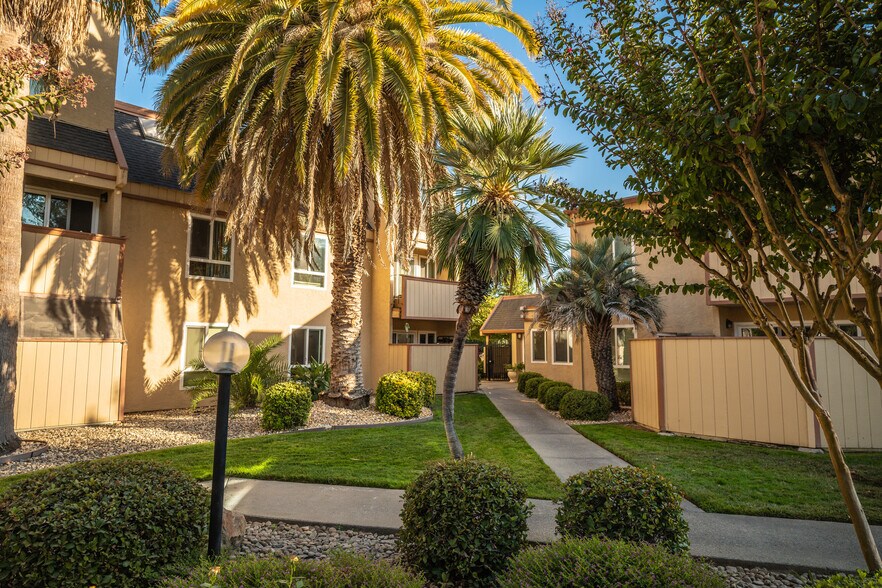 Loma Linda Apartments 5545 Marconi Ave Carmichael CA 95608