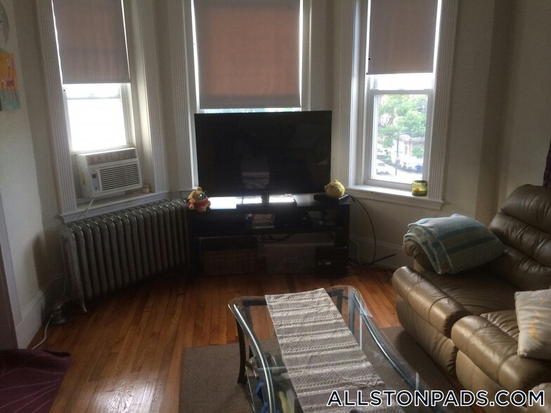 Primary Photo - 1334 Commonwealth Ave