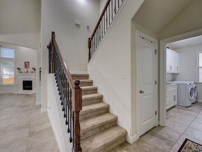 Building Photo - 4312 Privacy Hedge St