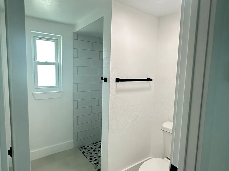 Building Photo - 5401 Leeward Ln