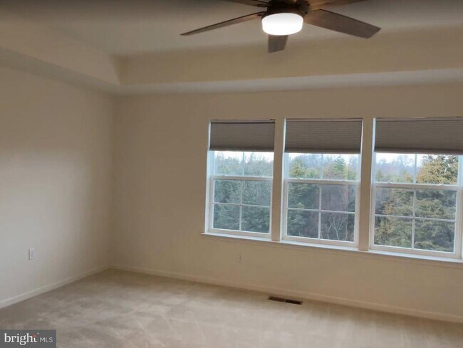 Building Photo - 120 Metcalf Terrace