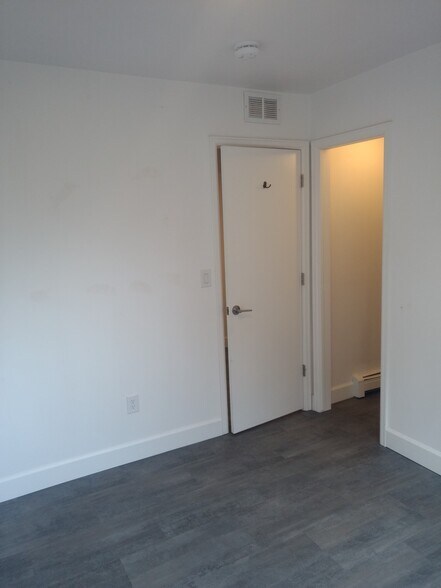 Building Photo - 3147 Bell Dr