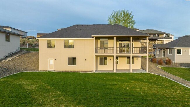 Building Photo - Stunning New Construction Five Bedroom Three Bath in South Richland!