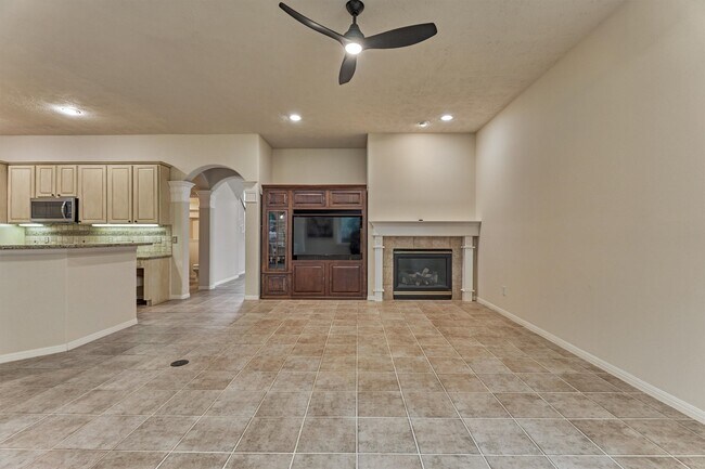 Building Photo - 6615 Haughton Dr