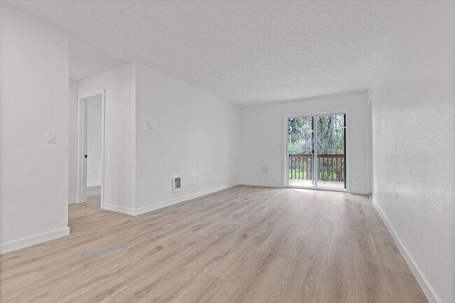Building Photo - ? Now Available: Gorgeous 3-Bedroom, 1-Bath Unit – Fully Remodeled!