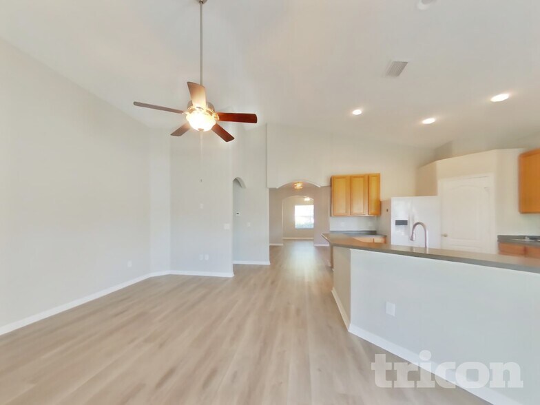 Building Photo - 3921 Langdrum Dr