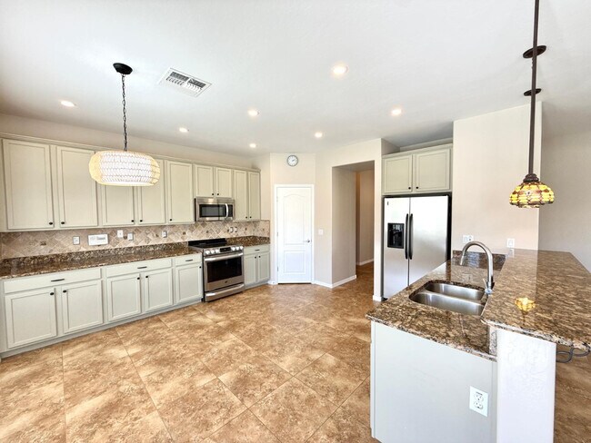 Building Photo - 17455 W Meadow Ln