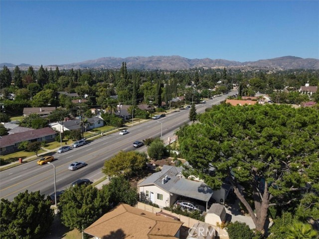 Building Photo - 10512 Reseda Blvd