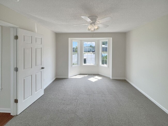 Building Photo - Cute 2 Bedroom 2 Bath Home with a 2 Car Garage!