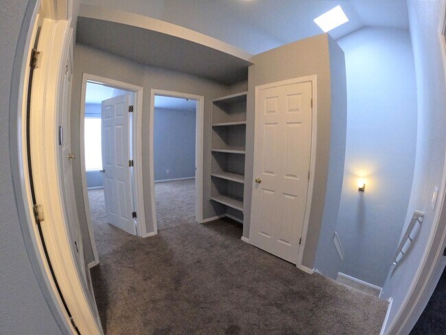 Building Photo - 3867 Thurston Ct