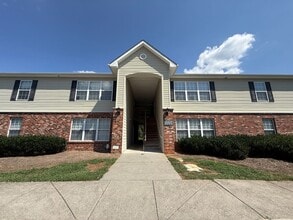 Building Photo - 1860 Crest Hollow Dr