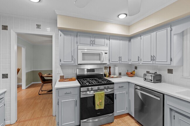 Building Photo - 327 Plantation Dr