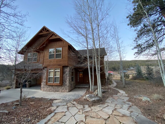 Building Photo - Spacious and Comfortable Colorado Mountain...