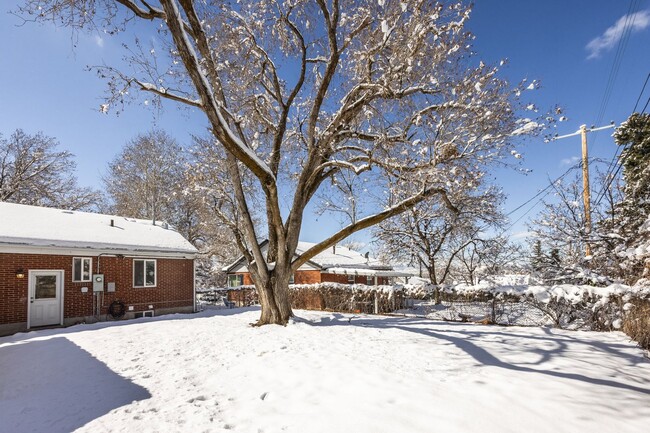 Building Photo - Beautifully Updated 3-Bedroom Home with Mo...