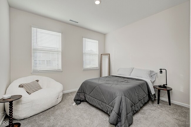 Building Photo - 2214 Warbler St