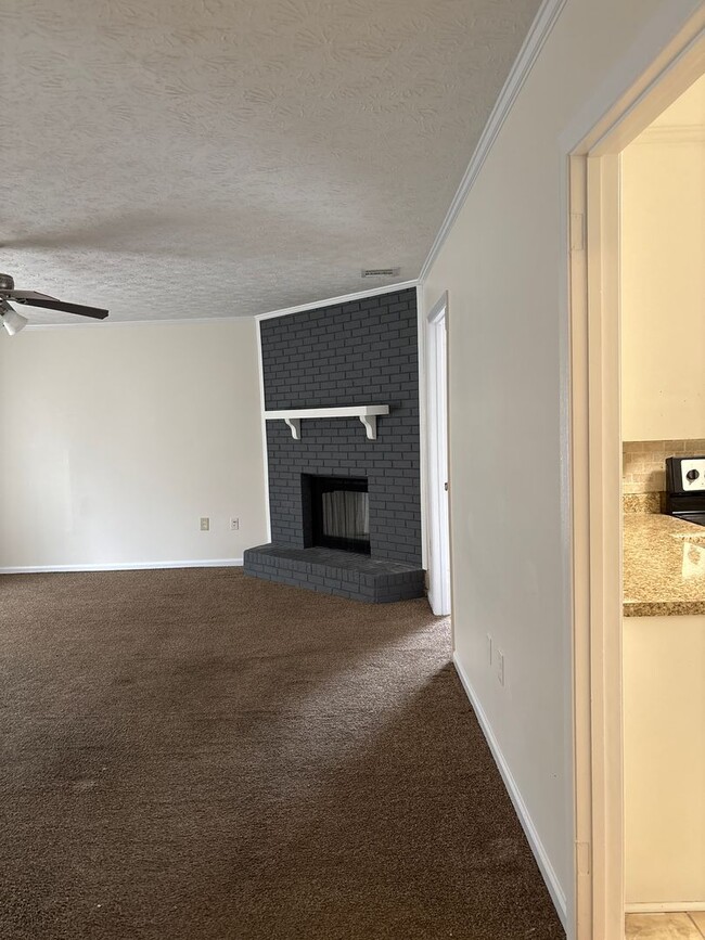 Building Photo - 5765 Hyde Park Dr