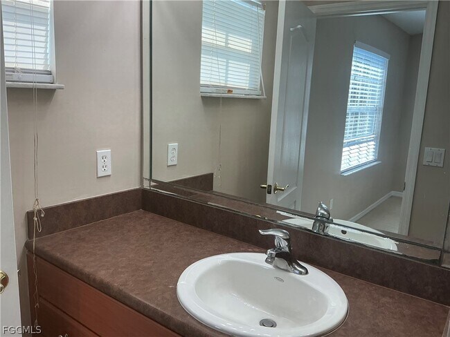 Building Photo - 8554 Athena Ct