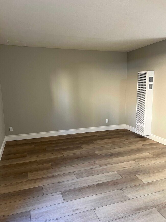 Building Photo - 2125 92nd Ave