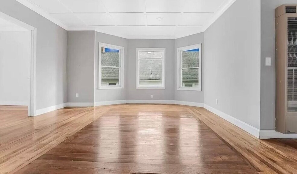 Building Photo - 475 Tecumseh St