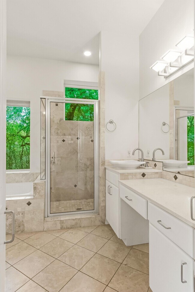 Building Photo - 701 Azie Morton Rd