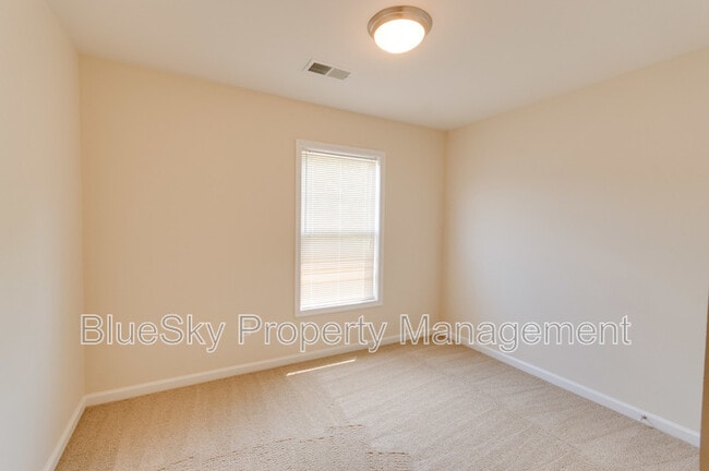 Building Photo - 2170 Saranac Ct