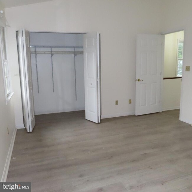 Building Photo - 11 Beacon Ct