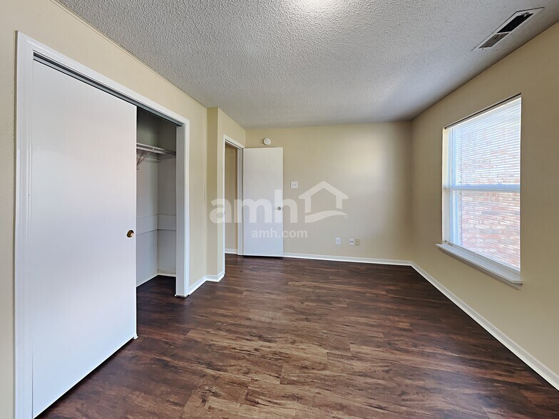 Building Photo - 9128 Stones Bluff Pl