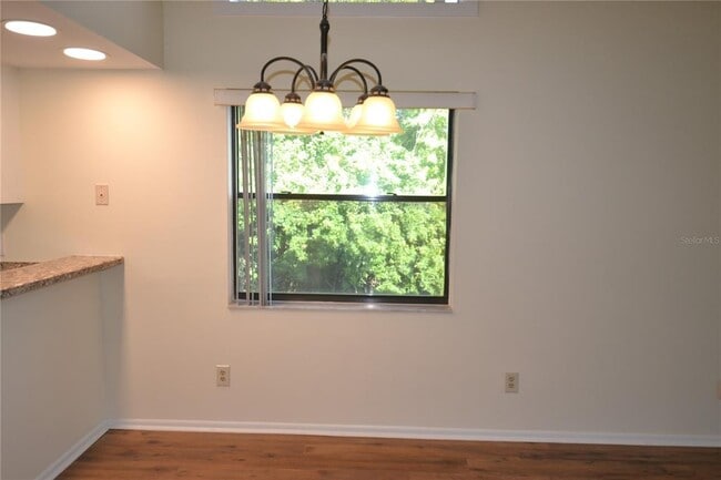 Building Photo - 226 Woodlake Wynde