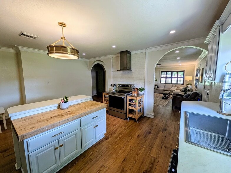 Building Photo - 5740 Floy Dr