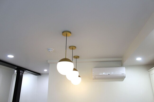 Building Photo - 110 Hotel St