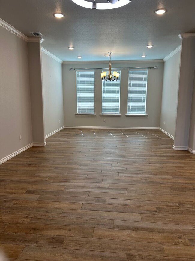 Building Photo - 2032 Twin Falls Dr