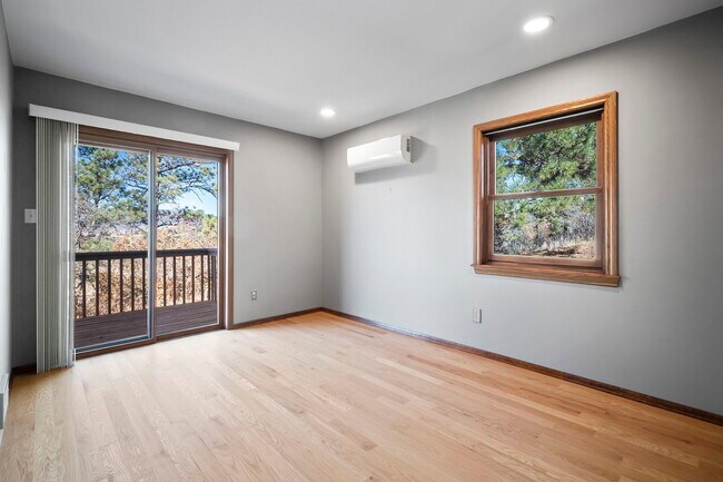 Building Photo - 1020 Walsen Rd